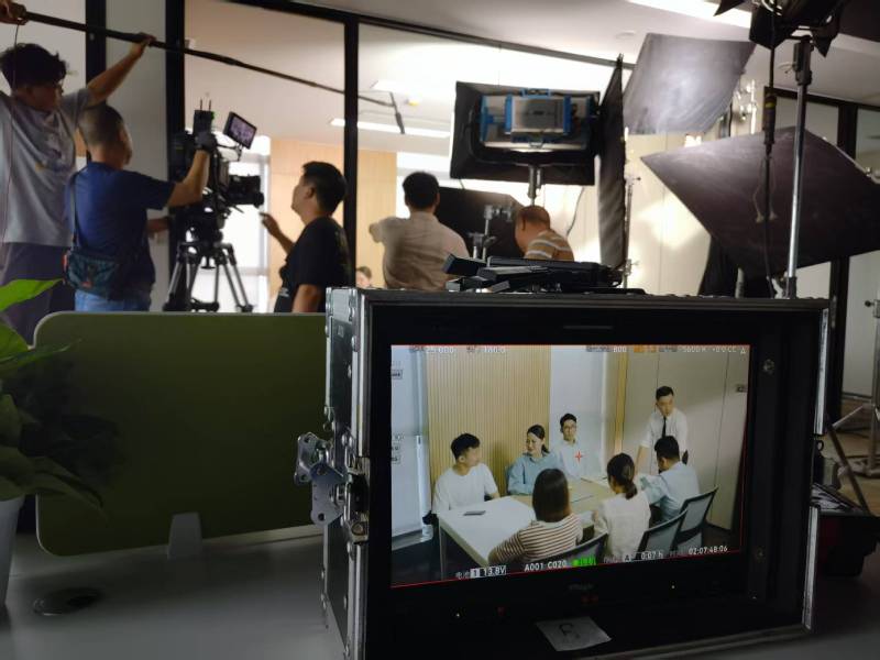 汶上县TVC拍摄公司：科技产品视觉化大师，诠释未来感与功能美学